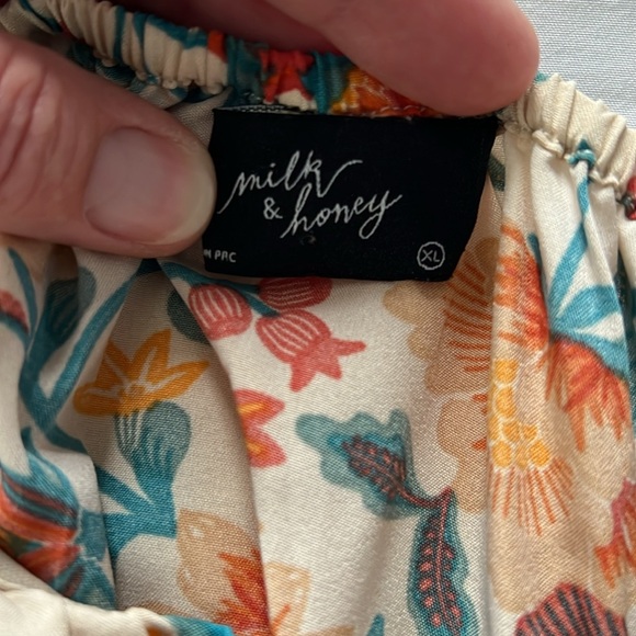 Milk & Honey Cropped Boho Floral Print Tie Back Peasant Blouse - Picture 3 of 6